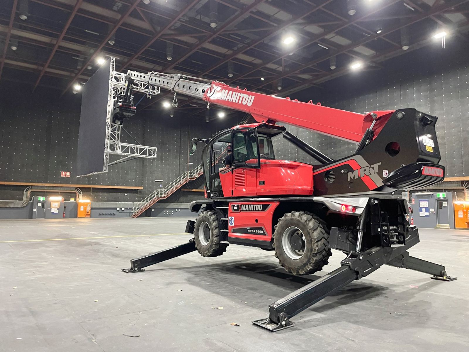 Magni Telehandler with AlphaTruss